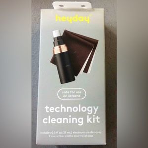 NWT. Heyday tech cleaning kit​